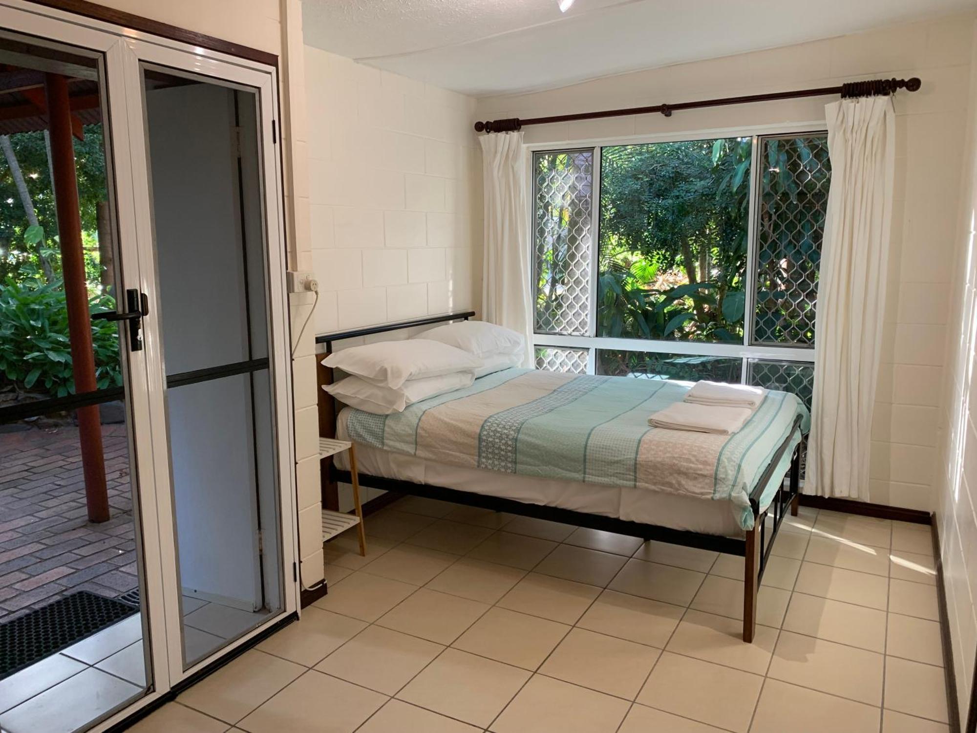 Shambhala Retreat Magnetic Island Cottages Nelly Bay Bagian luar foto