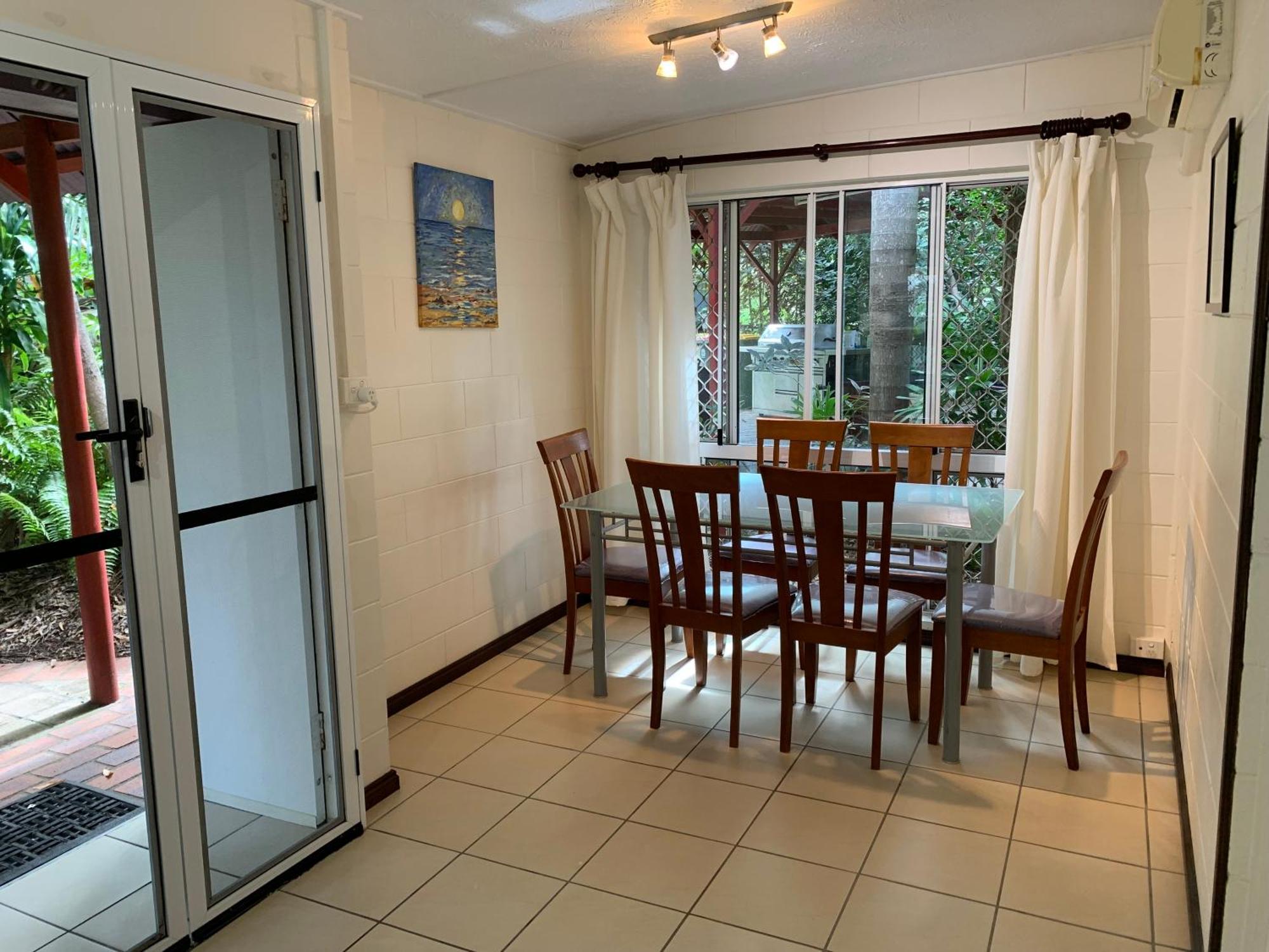 Shambhala Retreat Magnetic Island Cottages Nelly Bay Bagian luar foto