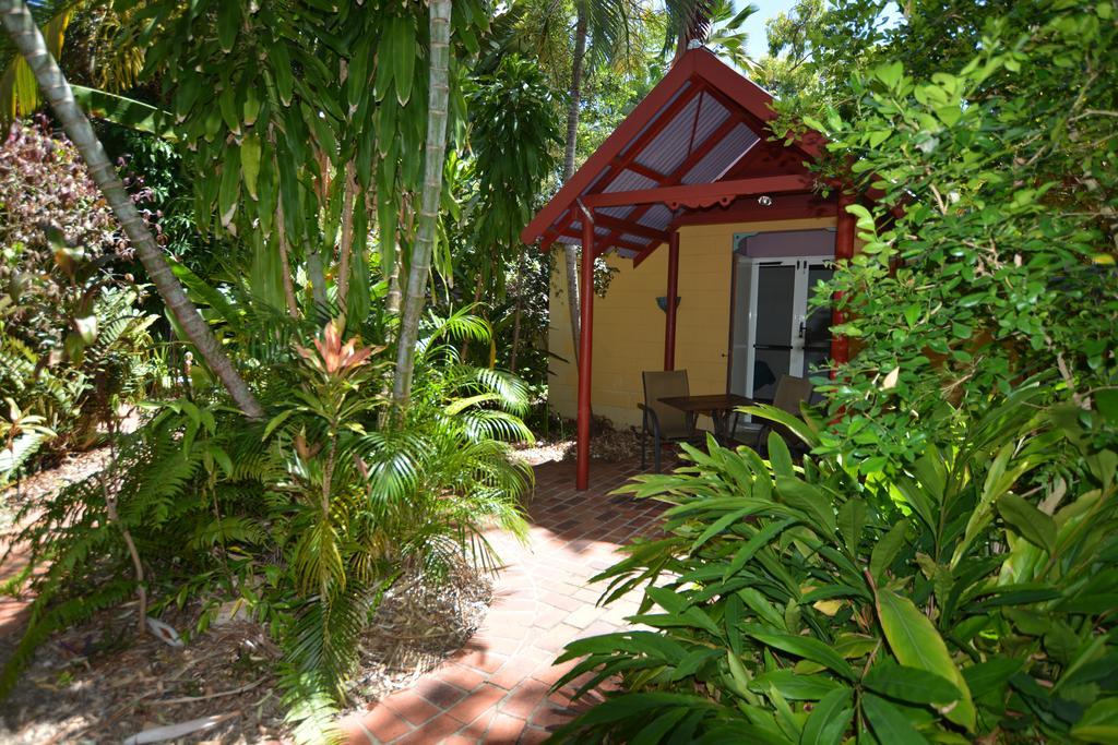 Shambhala Retreat Magnetic Island Cottages Nelly Bay Bagian luar foto