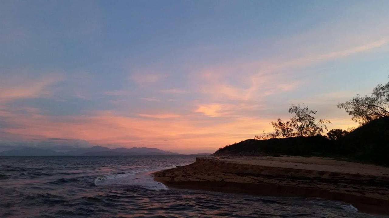 Shambhala Retreat Magnetic Island Cottages Nelly Bay Bagian luar foto